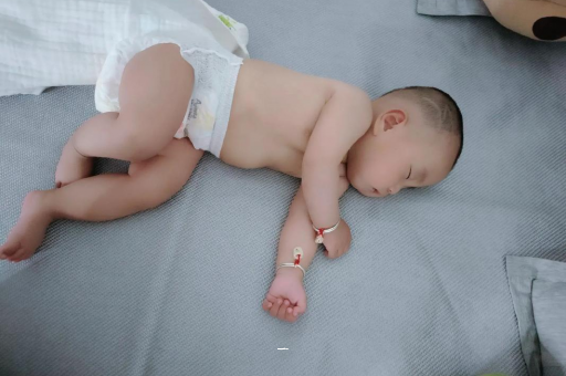 慈溪宝宝胳膊上起红疙瘩